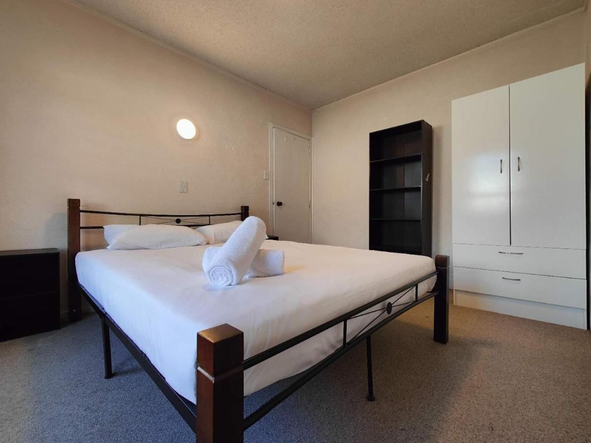 Kings Court Motor Lodge Гамильтон Экстерьер фото